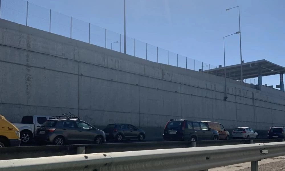 Κίνηση στους δρόμους: Απίστευτο μποτιλιάριασμα στην Αττική Οδό